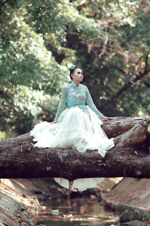 women dress, young, woman-2597929.jpg